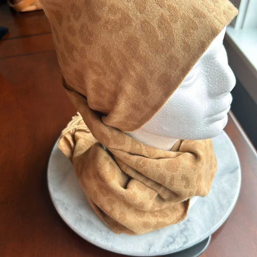 Animal print Merona scarf nwot caramel color soft head wear scarf wrap style